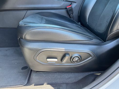 Used 2024 Jeep Grand Cherokee L Altitude AWD/4WD image 18