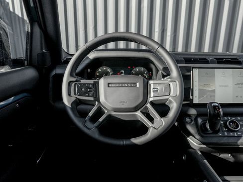 Used 2025 Land Rover Defender 110 S image 19