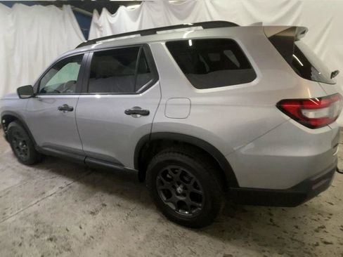 Certified 2025 Honda Pilot TrailSport image 6
