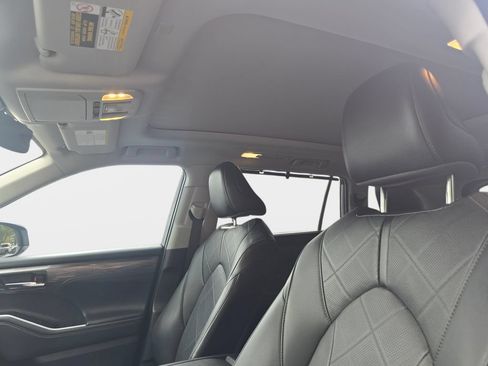 Used 2021 Toyota Highlander Platinum AWD/4WD image 28