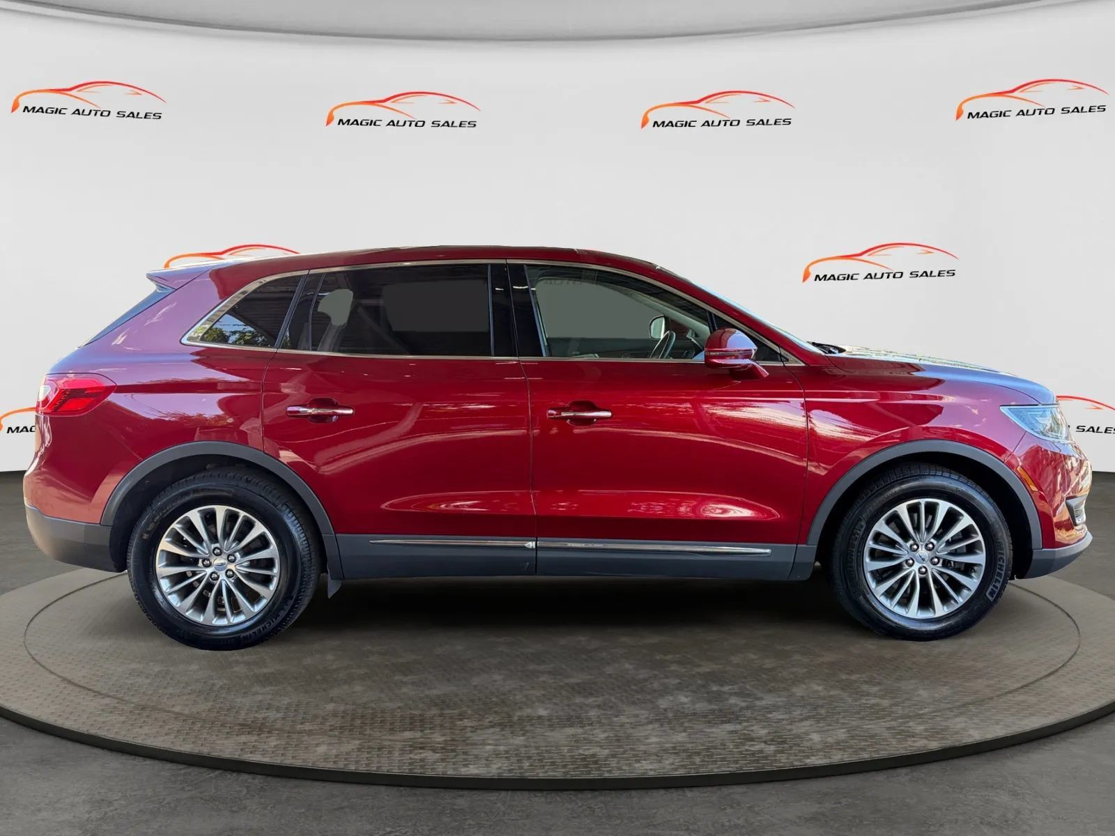 Used 2017 Lincoln MKX Select w/ Select Plus Package AWD/4WD image 6