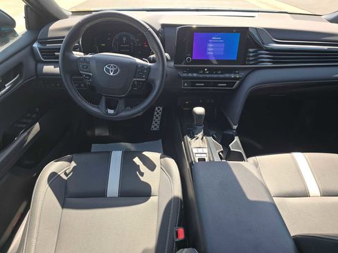 Used 2025 Toyota Camry SE image 19