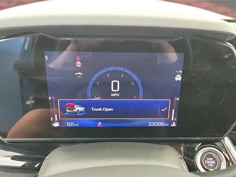 Used 2025 Chevrolet Trax RS w/ Sunroof Package FWD image 26