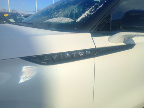 Used 2025 Lincoln Aviator Reserve w/ Equipment Group 201A image 5