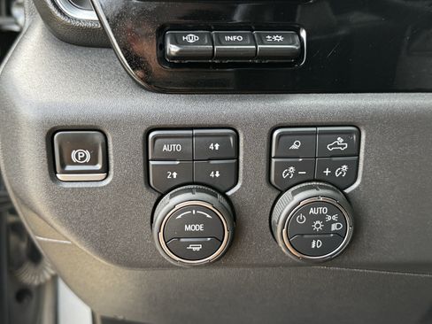 Used 2025 Chevrolet Silverado 1500 LTZ AWD/4WD image 25