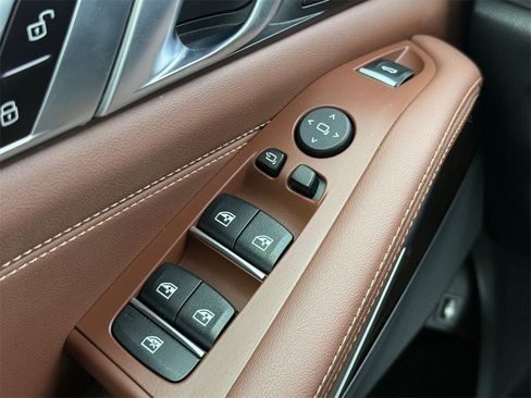 Used 2023 BMW X5 xDrive45e image 23