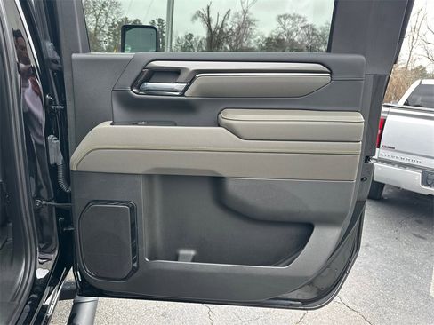 Used 2024 Chevrolet Silverado 2500 ZR2 w/ Technology Package image 17