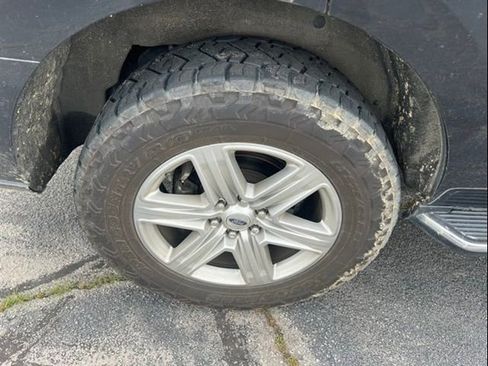 Used 2019 Ford Expedition XLT w/ Equipment Group 202A AWD/4WD image 12