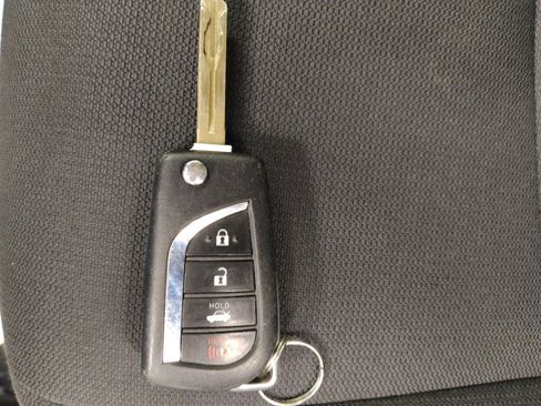 Used 2022 Toyota Corolla LE FWD image 32