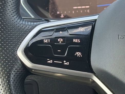Used 2022 Volkswagen Tiguan SE R-Line FWD image 15