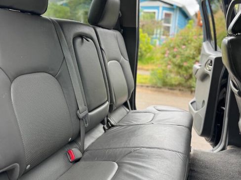 Used 2011 Nissan Frontier SL w/ Moonroof Pkg AWD/4WD image 7