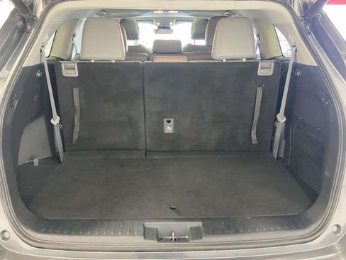 Used 2022 Toyota Highlander XLE image 11