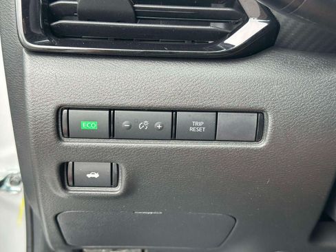 Used 2023 Nissan Sentra SV FWD image 18