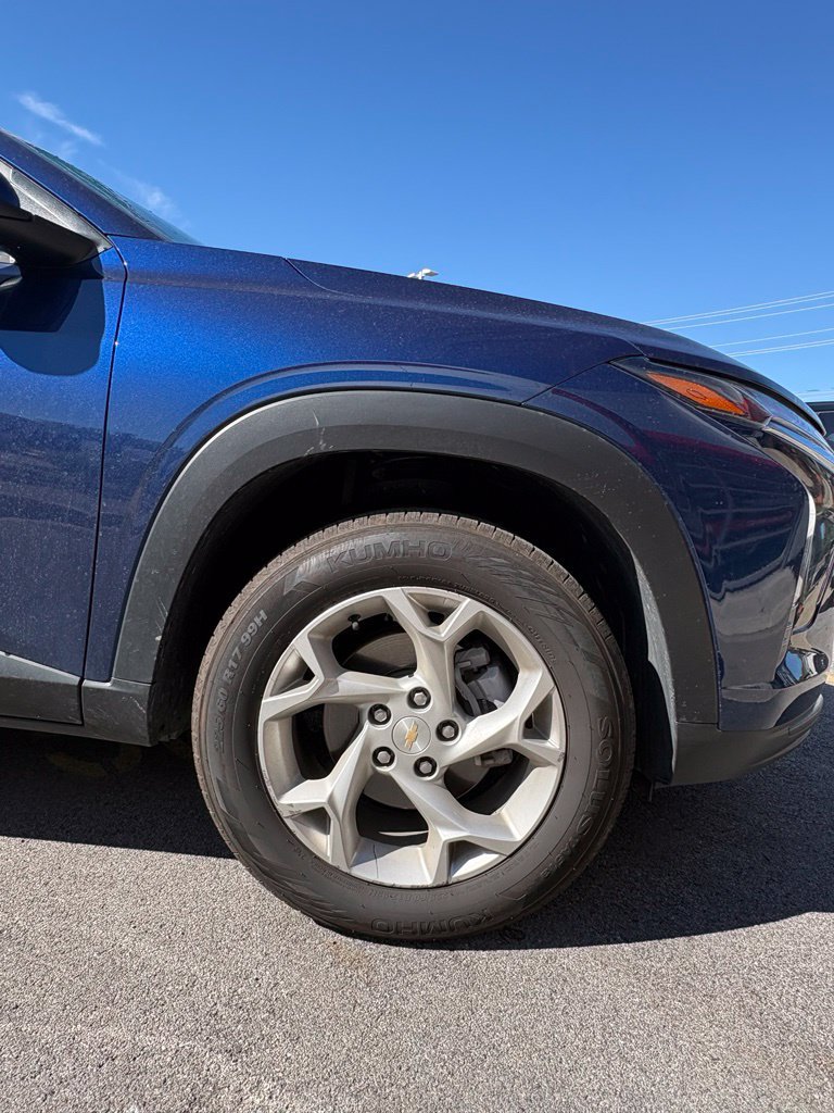 Used 2024 Chevrolet Trax LS w/ LS Convenience Package FWD image 13
