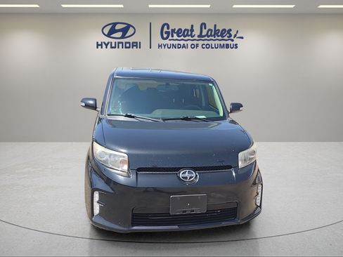 Used 2015 Scion xB FWD image 8