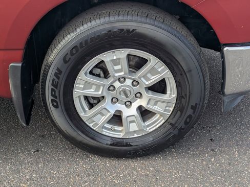 Used 2018 Nissan Titan SV image 10