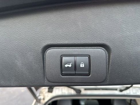 Used 2023 Nissan Rogue Platinum w/ Platinum Premium Package image 6