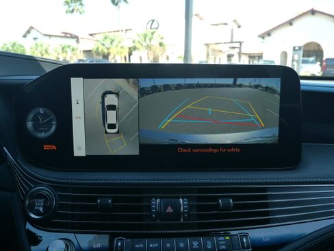 Used 2023 Lexus LS 500 w/ Luxury Package image 19