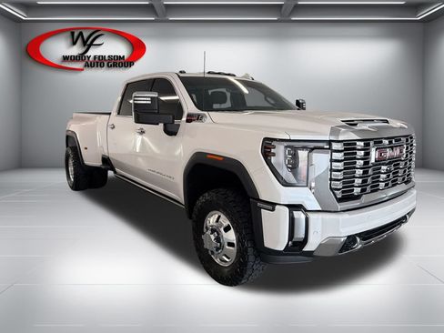 Used 2024 GMC Sierra 3500 Denali w/ Denali Reserve Package AWD/4WD image 3