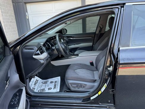 Used 2020 Toyota Camry LE FWD image 12