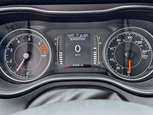 Used 2020 Jeep Cherokee Latitude Plus AWD/4WD image 13