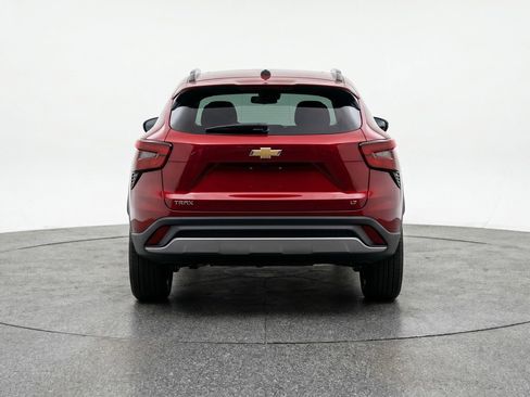 Used 2025 Chevrolet Trax LT FWD image 7
