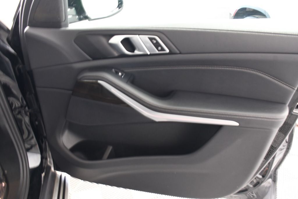 Used 2023 BMW X5 xDrive40i AWD/4WD image 18