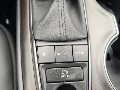 Used 2022 Toyota Camry XSE FWD image 24