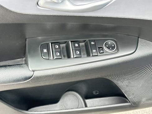 Used 2023 Kia Forte LXS image 10