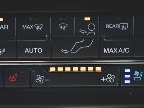 Used 2019 Ford Expedition Max Platinum AWD/4WD image 17
