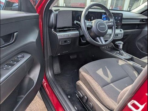 Used 2025 Hyundai Kona SEL image 6