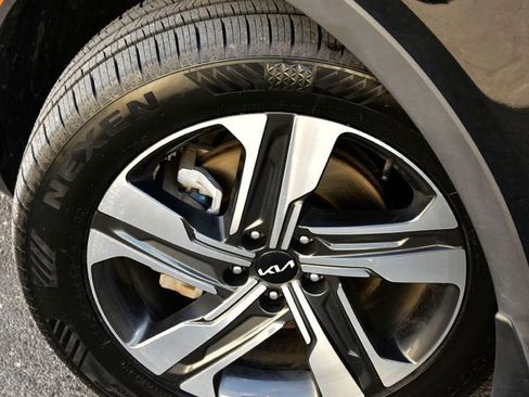 Certified 2023 Kia Sorento EX AWD/4WD image 37