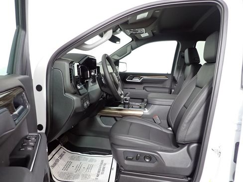 New 2026 Chevrolet Silverado 1500 RST w/ Dark Appearance Package AWD/4WD image 22