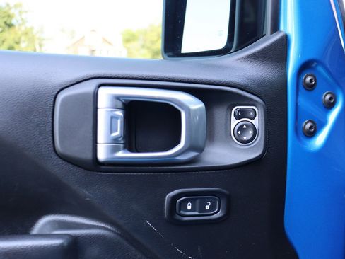 Used 2022 Jeep Gladiator Sport AWD/4WD image 35