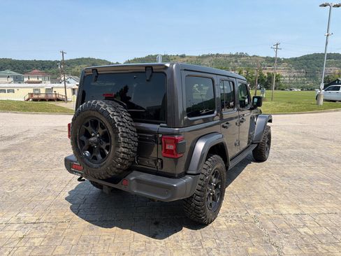 Used 2019 Jeep Wrangler Unlimited Sahara w/ Quick Order Package 24M Moab AWD/4WD image 8