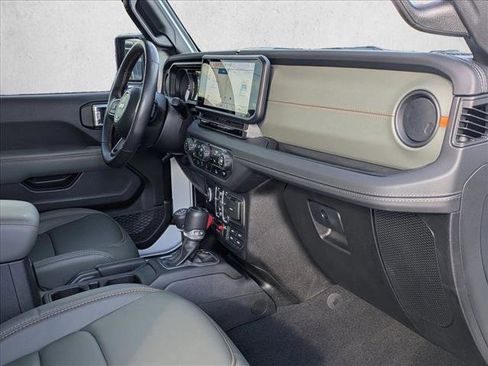 Used 2024 Jeep Gladiator Mojave w/ Convenience Group image 19