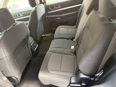Used 2017 Ford Explorer XLT w/ Equipment Group 201A AWD/4WD image 18