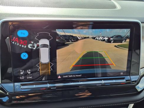 Used 2025 Volkswagen Atlas SE image 10