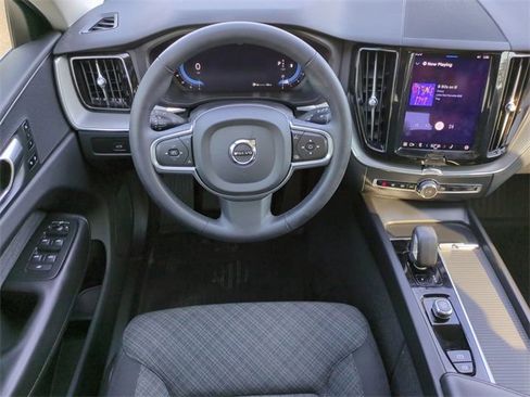 Used 2023 Volvo XC60 B5 Core image 15