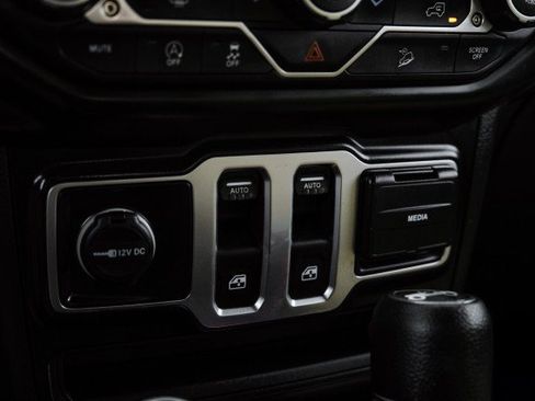 Used 2019 Jeep Wrangler Sport AWD/4WD image 24