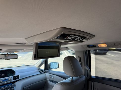 Used 2012 Honda Odyssey Touring Elite image 11