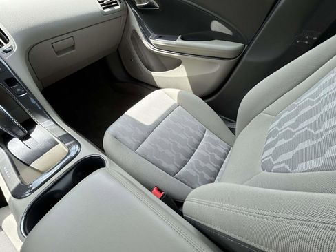 Used 2013 Chevrolet Volt w/ Enhanced Safety Package 2 FWD image 14