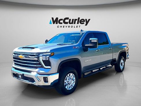 Used 2024 Chevrolet Silverado 3500 LTZ AWD/4WD image 3