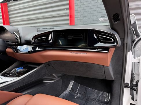 Used 2025 Ferrari Purosangue AWD/4WD image 37
