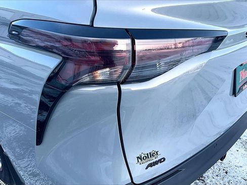 Used 2024 Toyota Sienna XLE Woodland Edition image 31