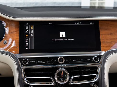 Certified 2023 Bentley Flying Spur V8 AWD/4WD image 33