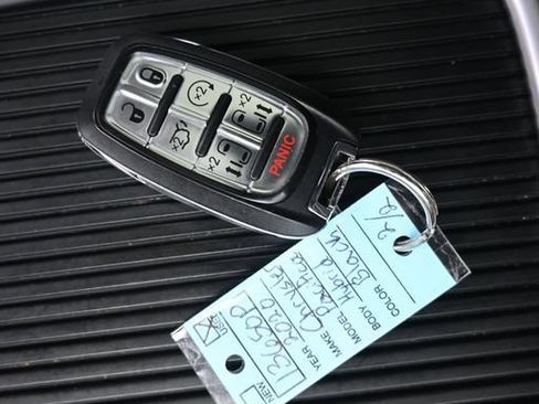 Used 2020 Chrysler Pacifica Limited FWD image 23