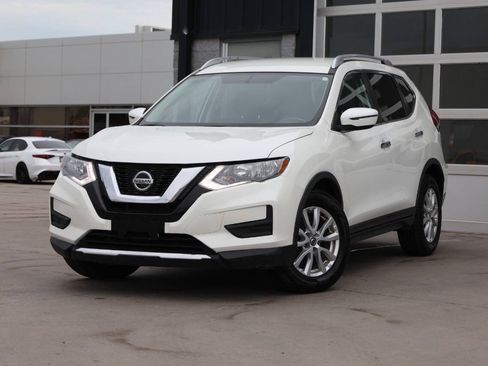 Used 2018 Nissan Rogue SV FWD image 3