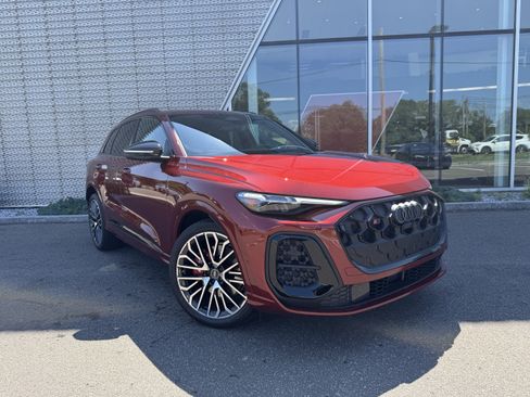 Certified 2025 Audi SQ5 Premium Plus AWD/4WD image 4
