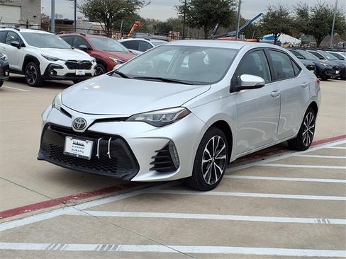 Used 2019 Toyota Corolla SE image 3